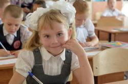 初中孩子的家庭教育重点,培养独立性、责任感与社交能力